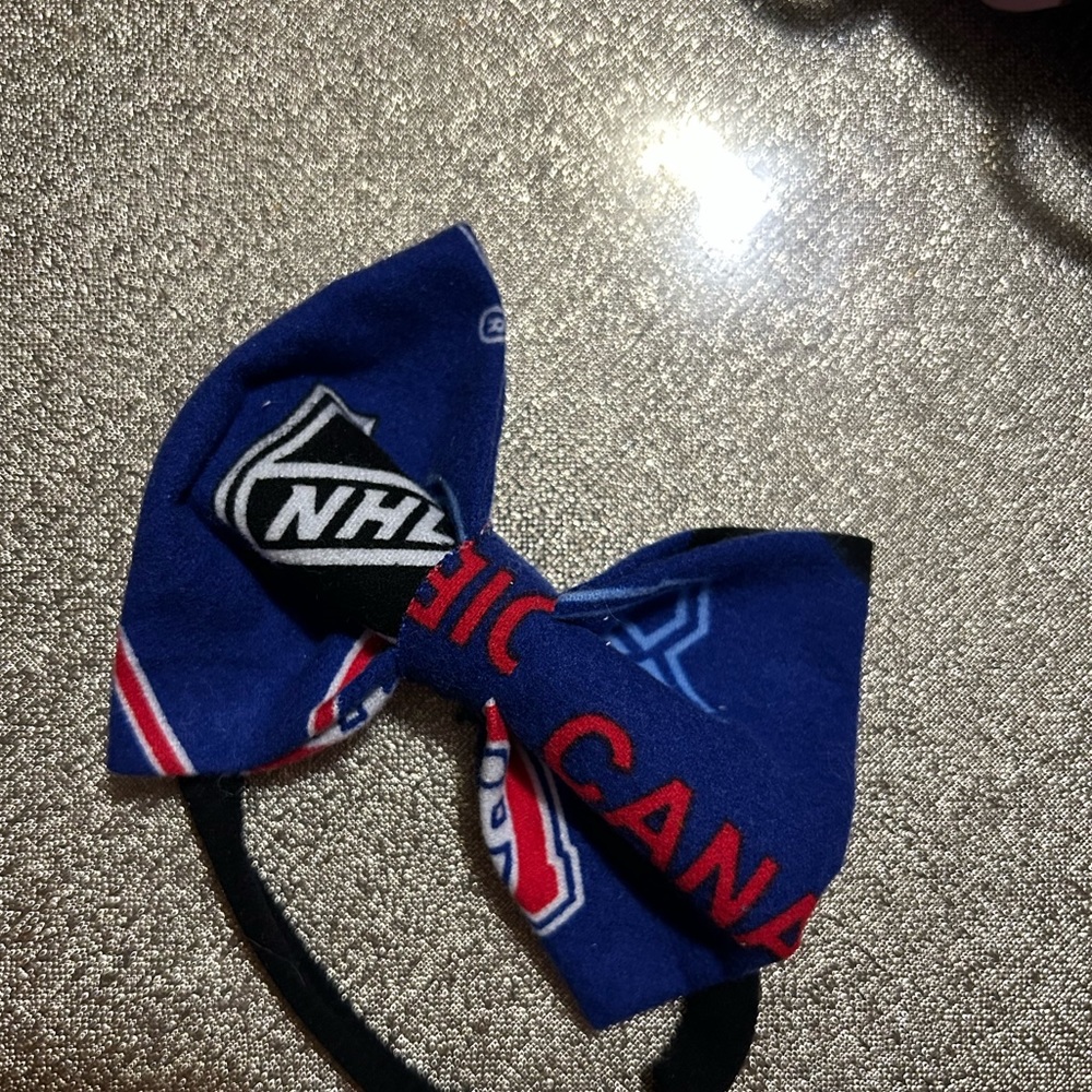 Montreal  Canadians baby bow